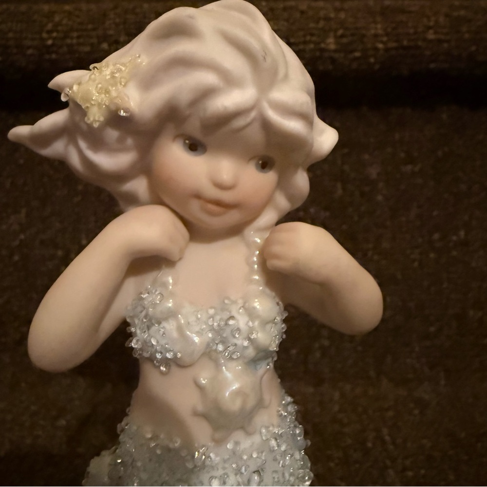 Coral Kingdom Shimmering Mermaid “Coralina” - Picture 4 of 5
